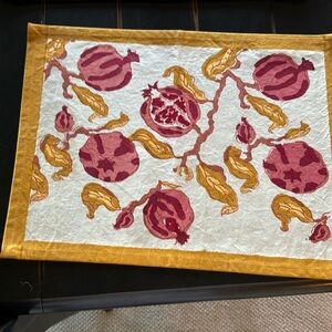 Set of four placemat and napkins